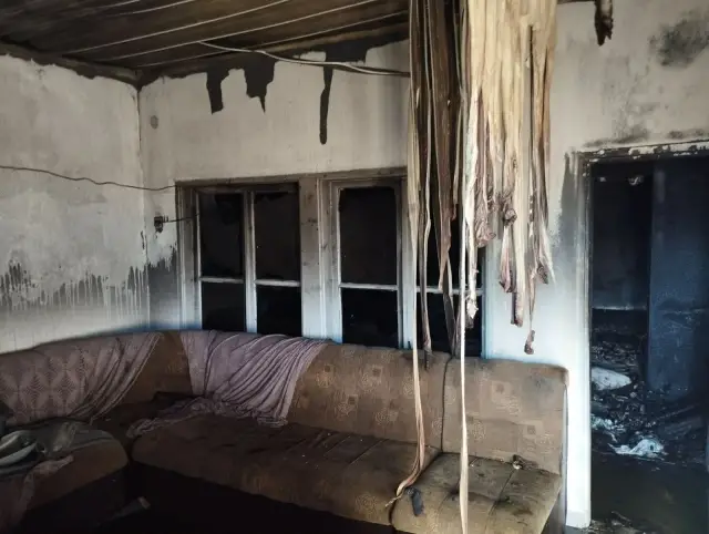 fotia se spiti sto rizoma 2