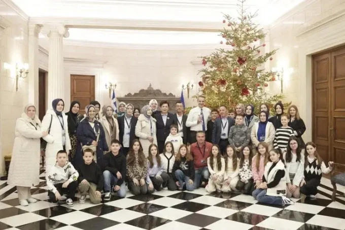 mitsotakis-mathites-1_4 - Copy.jpg