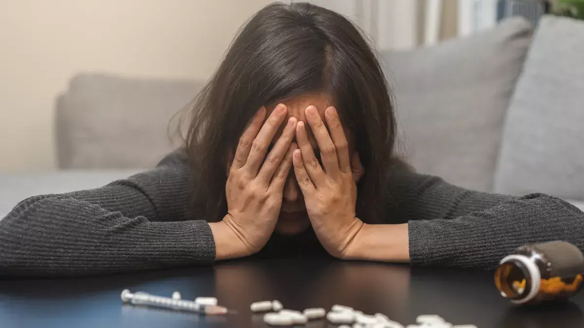 woman_drugs_24109767751