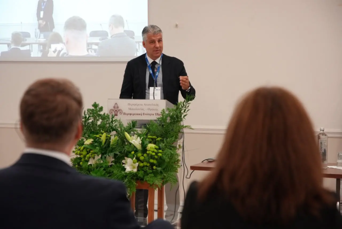 Περιφερειάρχης ΑΜΘ, απασχόληση (1)
